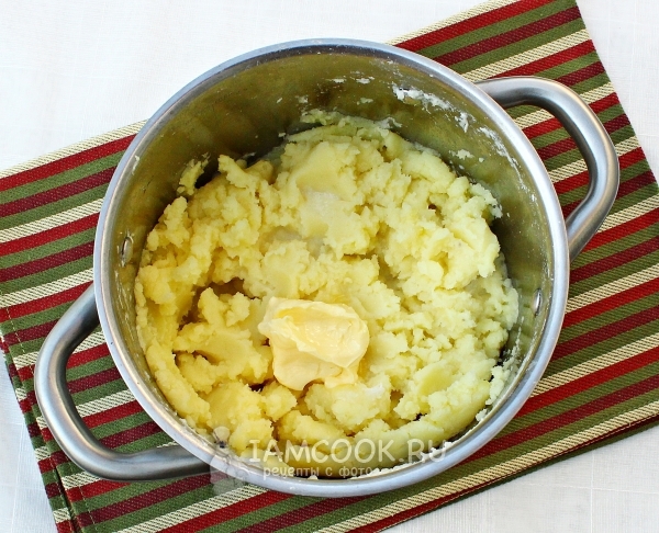 Tambah susu dan mentega dengan kentang