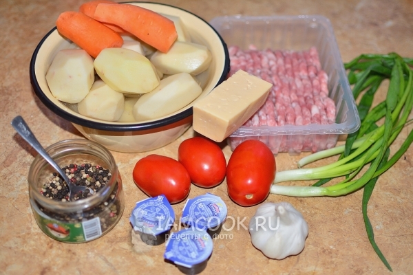 Ingredientes para caçarola de batata ralada com carne picada