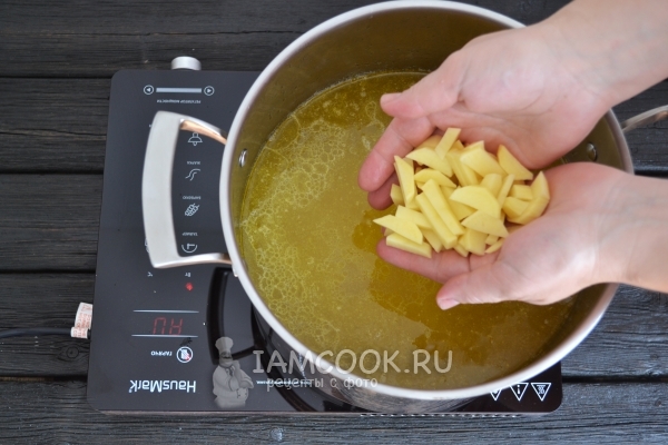 Krompir položite v juho