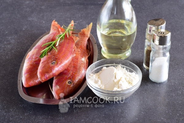 Ingredientes para cozinhar salmonete em uma frigideira