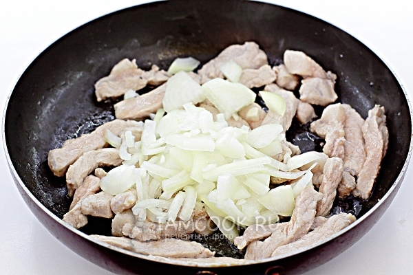 양파와 고기 튀김