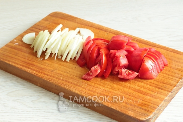 Potong bawang dan tomato