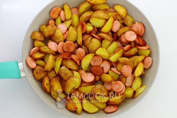 Gambar kentang goreng dengan sosej