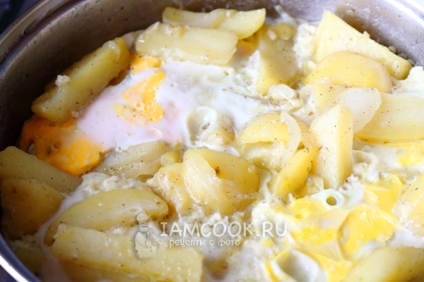 Untuk menggoreng kentang dengan telur