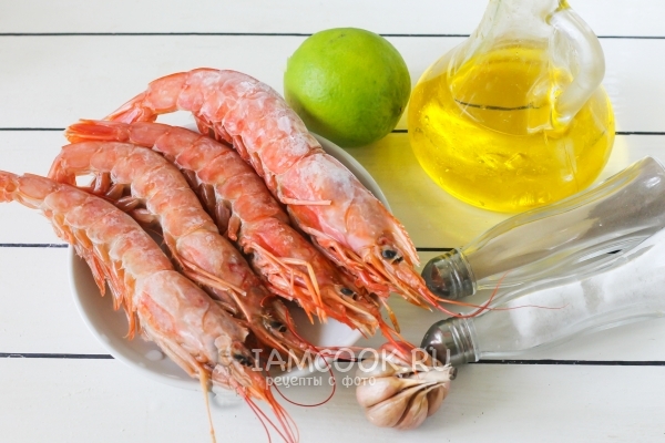 Ingredientes para lagostins fritos com alho e limão
