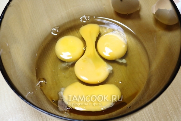 Paverskite kiaušinius į dubenį