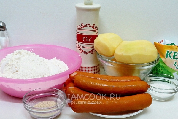 Ingredientes para hambúrgueres fritos com batatas e salsicha