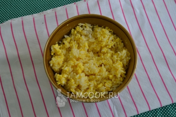 Maišykite ryžius su kiaušiniais