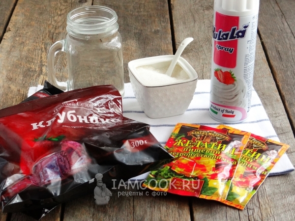 Ingredientes para gelatina de morangos congelados com gelatina