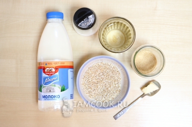Bahan-bahan untuk bubur gandum cair dalam susu